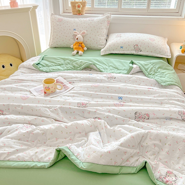 91家纺网 家纺一手货源 找家纺 西域种棉人·千百笠 2025新款A类新疆棉花夏凉被加宽包边水洗棉卡通印花吸湿透气棉花夏被空调被 凌香 招财猫