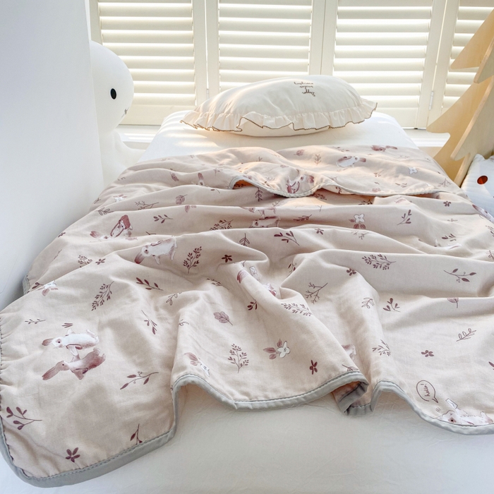 91家纺网 家纺一手货源 找家纺 潮邦 2025新款全棉双层纱多功能盖毯 背包兔