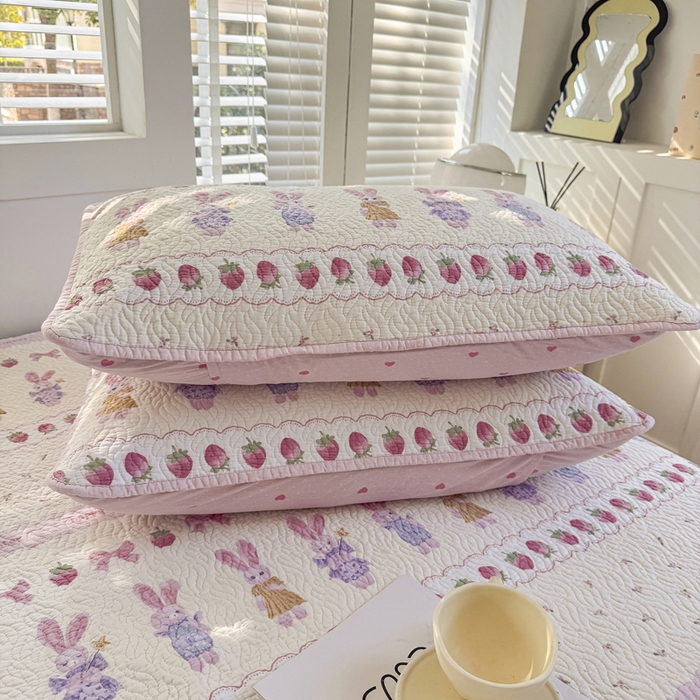 91家纺网 家纺一手货源 找家纺 宜梦家居【需要买家秀请联系老板】 2025新款双面纯棉夹层新疆棉花高温砂洗全棉床盖 踏春小兔