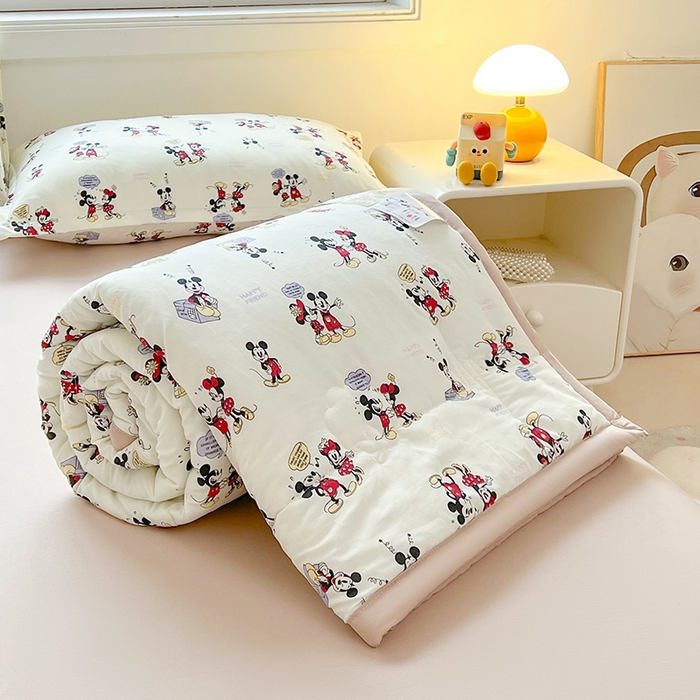 91家纺网 家纺一手货源 找家纺 西域种棉人·千百笠 2025新款A类新疆棉花夏凉被加宽包边水洗棉卡通印花吸湿透气棉花夏被空调被 凌香 米奇