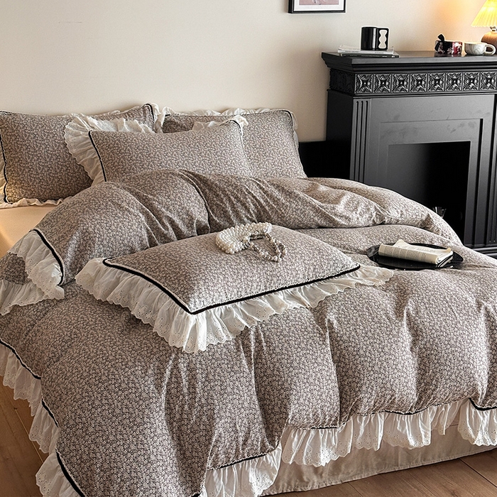 91家纺网 家纺一手货源 找家纺 蓝邻家纺 2025春夏新款全棉纯棉复古双层纱花边织带款四件套 莱茵茶桂