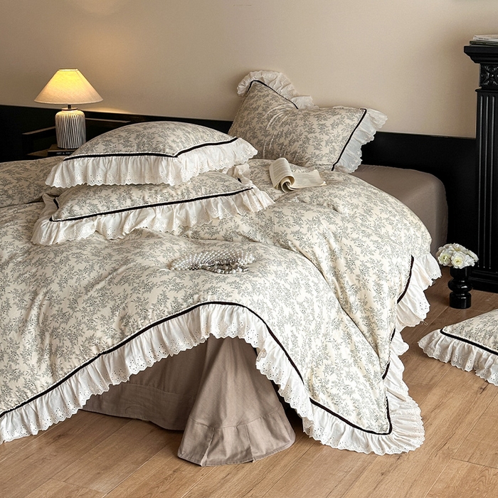 91家纺网 家纺一手货源 找家纺 蓝邻家纺 2025春夏新款全棉纯棉复古双层纱花边织带款四件套 瑞莎-深灰