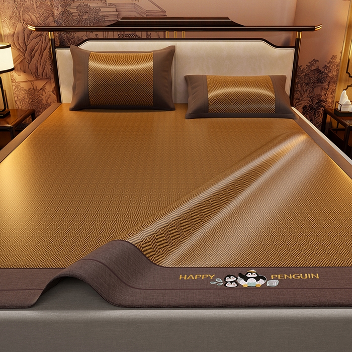 91家纺网 家纺一手货源 找家纺 绒艺席业 2025新款艾草藤席冰丝双面席席子凉席 游泳小企鹅-编织纹