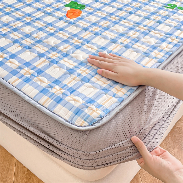 91家纺网 家纺一手货源 找家纺 布卢姆床垫 2025新款5mmA类乳胶凉席床笠套件夏被组合 拔萝卜