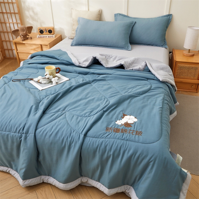 91家纺网 家纺一手货源 找家纺 西域种棉人·千百笠 2025新款A类100%新疆棉花夏凉被纯棉全棉填充毛巾绣绣花纯色双拼原棉空调被夏被 云暖-海岛蓝