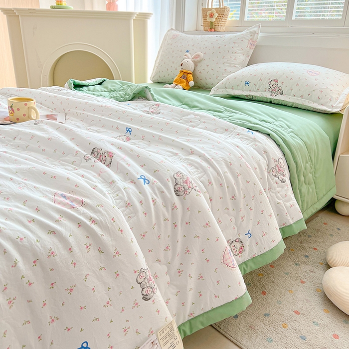 91家纺网 家纺一手货源 找家纺 西域种棉人·千百笠 2025新款A类新疆棉花夏凉被加宽包边水洗棉卡通印花吸湿透气棉花夏被空调被 凌香 招财猫