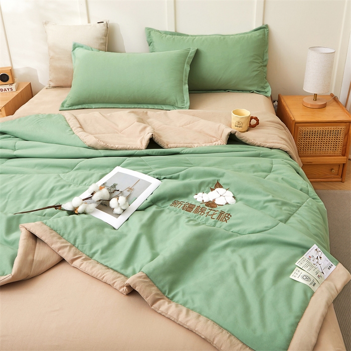 91家纺网 家纺一手货源 找家纺 西域种棉人·千百笠 2025新款A类100%新疆棉花夏凉被纯棉全棉填充毛巾绣绣花纯色双拼原棉空调被夏被 云暖-青果绿