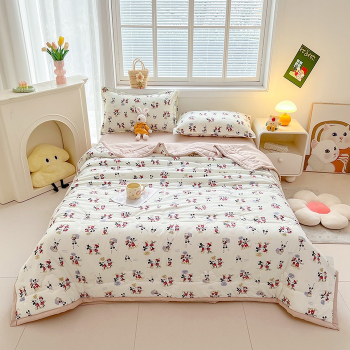 91家纺网 家纺一手货源 找家纺 西域种棉人·千百笠 2025新款A类新疆棉花夏凉被加宽包边水洗棉卡通印花吸湿透气棉花夏被空调被 凌香 米奇