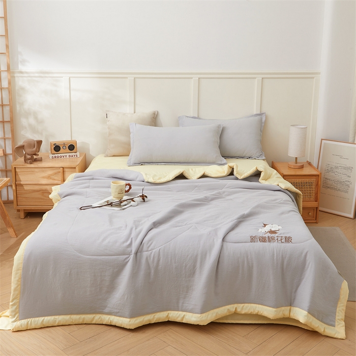 91家纺网 家纺一手货源 找家纺 西域种棉人·千百笠 2025新款A类100%新疆棉花夏凉被纯棉全棉填充毛巾绣绣花纯色双拼原棉空调被夏被 云暖-云雾灰
