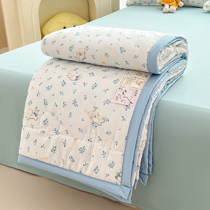 91家纺网 家纺一手货源 找家纺 西域种棉人·千百笠 2025新款A类新疆棉花夏凉被加宽包边水洗棉卡通印花吸湿透气棉花夏被空调被 凌香 优雅猫