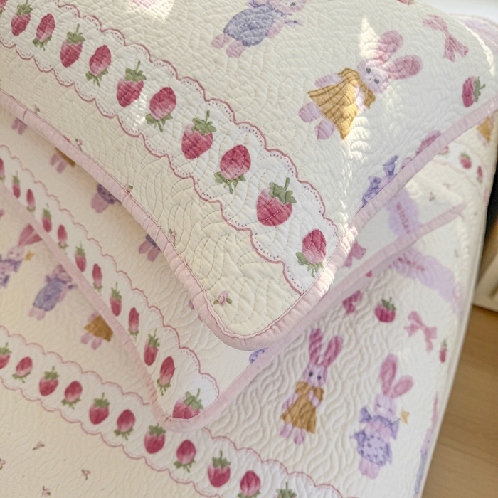 91家纺网 家纺一手货源 找家纺 宜梦家居【需要买家秀请联系老板】 2025新款双面纯棉夹层新疆棉花高温砂洗全棉床盖 踏春小兔