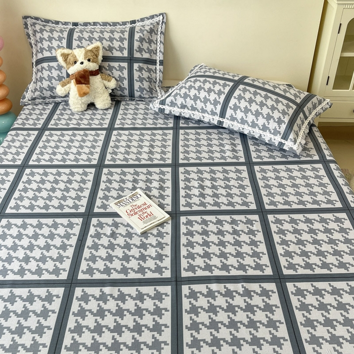 91家纺网 家纺一手货源 找家纺 新印象  2025新款花边老粗布床单款床笠款三件套蓝色千鸟格