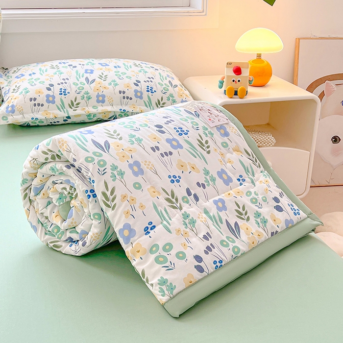 91家纺网 家纺一手货源 找家纺 西域种棉人·千百笠 2025新款A类新疆棉花夏凉被加宽包边水洗棉卡通印花吸湿透气棉花夏被空调被 凌香 花海