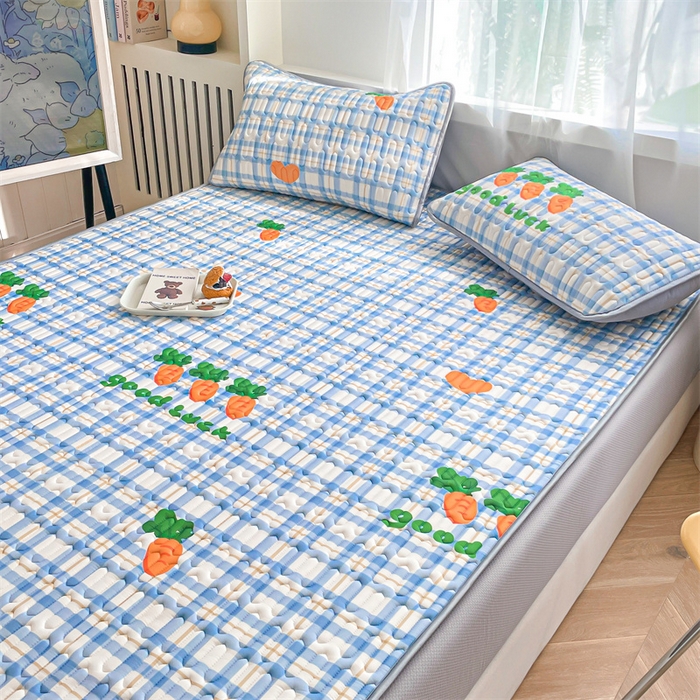 91家纺网 家纺一手货源 找家纺 布卢姆床垫 2025新款5mmA类乳胶凉席床笠套件夏被组合 拔萝卜