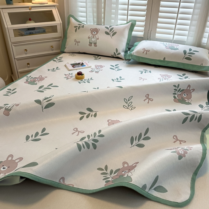 91家纺网 家纺一手货源 找家纺 花言狐语 2025新款真冰藤印花床笠款凉席 丛林熊