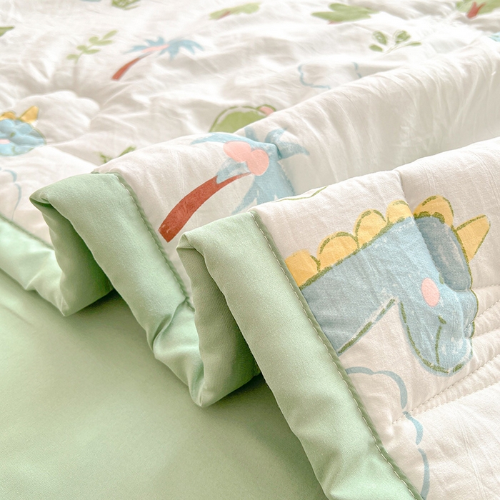 91家纺网 家纺一手货源 找家纺 西域种棉人·千百笠 2025新款A类新疆棉花夏凉被加宽包边水洗棉卡通印花吸湿透气棉花夏被空调被 凌香 恐龙