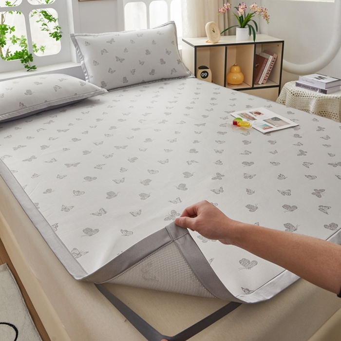 91家纺网 家纺一手货源 找家纺 曲宿家纺 2025新款高分子色织提花软凉席系列 蝴蝶-灰