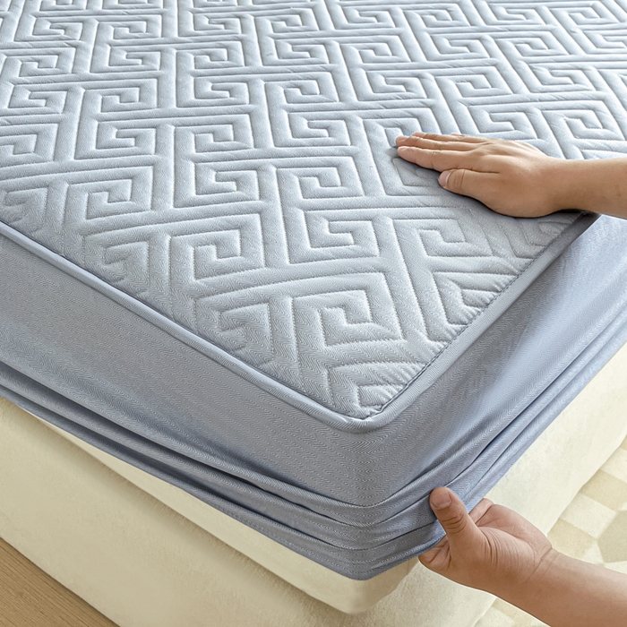 91家纺网 家纺一手货源 找家纺 卡伦家纺 2025新款水洗磨毛夹棉床笠系列 回形格-浅灰