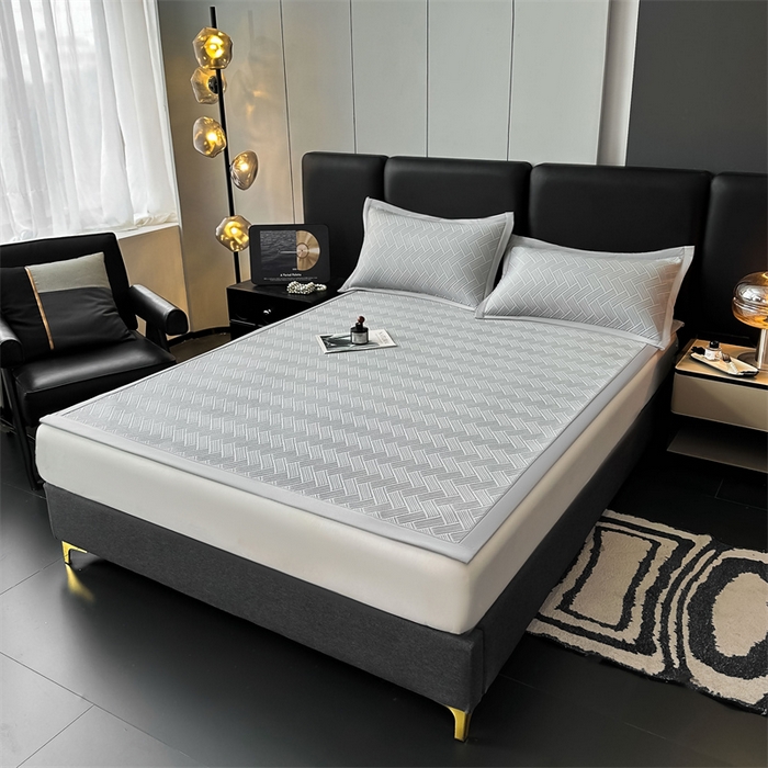 91家纺网 家纺一手货源 找家纺 雯豆家纺 2025夏季新款PE中分子凉感凉席三件套冰丝凉感席子纯色素色成人平铺绑带款 简尚-月影灰