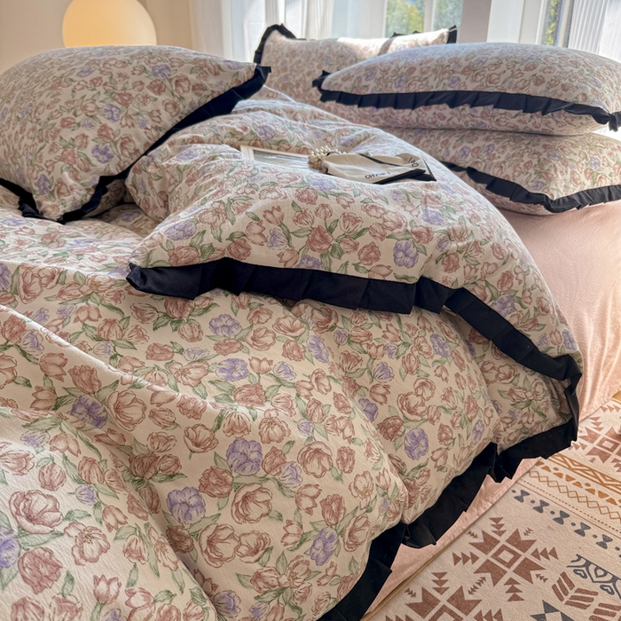 91家纺网 家纺一手货源 找家纺 2025新款黑花边有氧云感m提花针织水洗m双层纱四件套 时光里