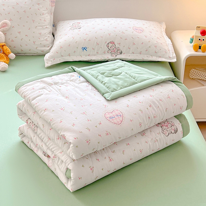 91家纺网 家纺一手货源 找家纺 西域种棉人·千百笠 2025新款A类新疆棉花夏凉被加宽包边水洗棉卡通印花吸湿透气棉花夏被空调被 凌香 招财猫