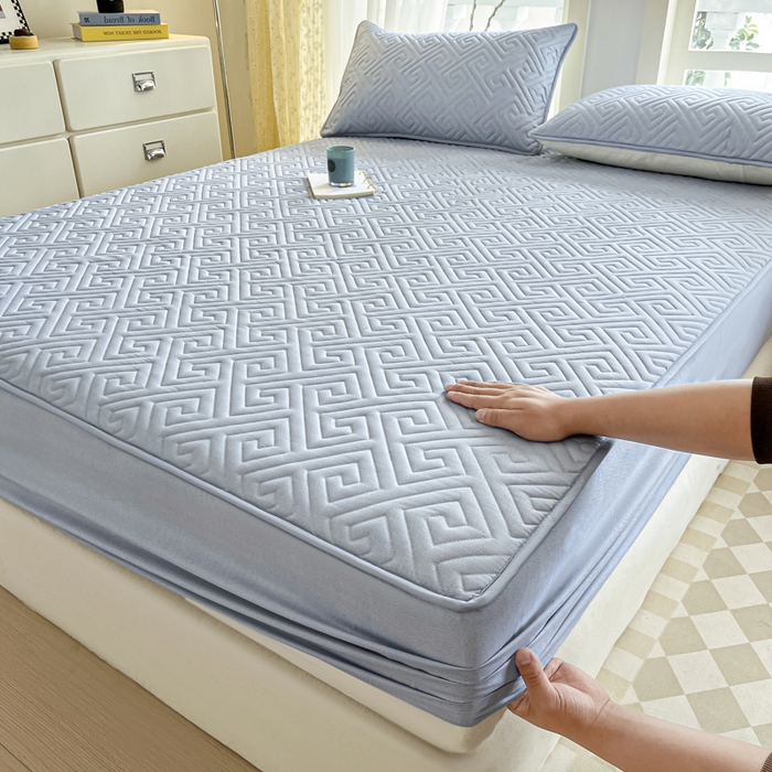 91家纺网 家纺一手货源 找家纺 卡伦家纺 2025新款水洗磨毛夹棉床笠系列 回形格-浅灰