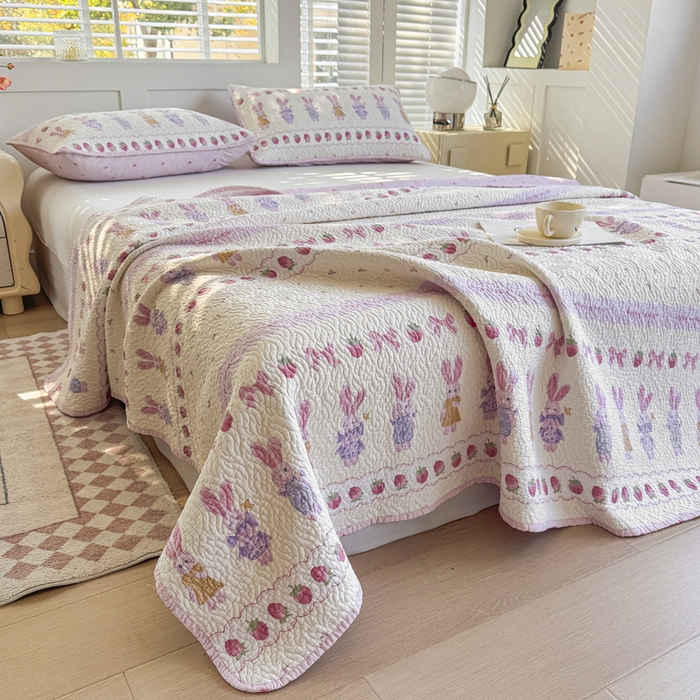 91家纺网 家纺一手货源 找家纺 宜梦家居【需要买家秀请联系老板】 2025新款双面纯棉夹层新疆棉花高温砂洗全棉床盖 踏春小兔