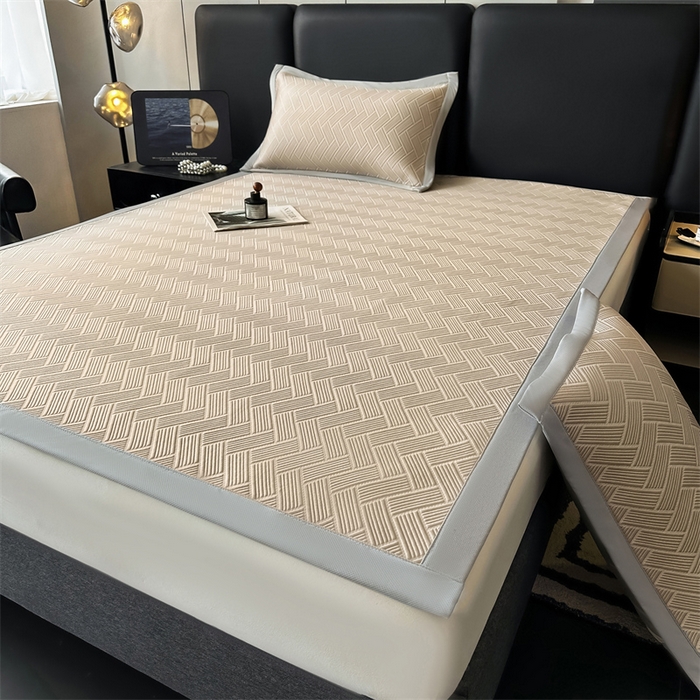 91家纺网 家纺一手货源 找家纺 雯豆家纺 2025夏季新款PE中分子凉感凉席三件套冰丝凉感席子纯色素色成人平铺绑带款 简尚-丝雾棕