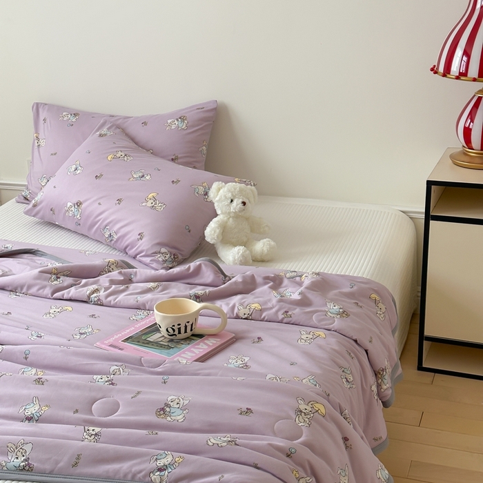 91家纺网 家纺一手货源 找家纺 觅糖家纺 2025新款软糯针织云柔大豆夏被 花蓝小兔