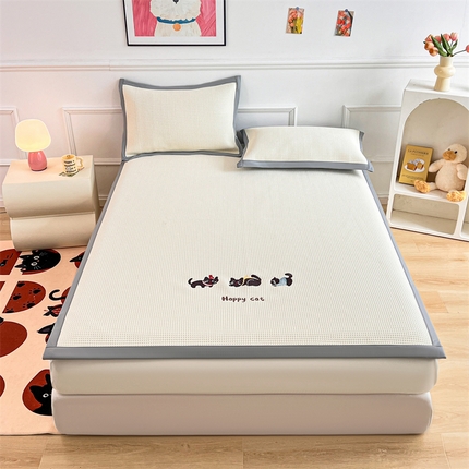 2025年新款乙纶华夫格刺绣熊猫漫野冰豆豆系列小猫咪-米白-床席款