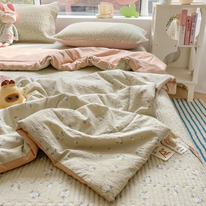 91家纺网 家纺一手货源 找家纺 老帅的工厂店 2025新款a类云感双层纱7a抗菌夏被床盖四件套 茶野