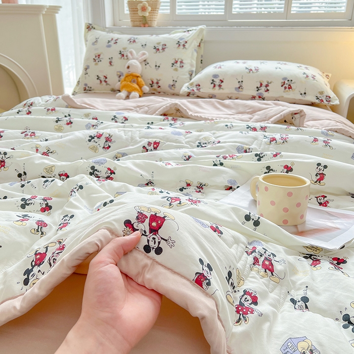 91家纺网 家纺一手货源 找家纺 西域种棉人·千百笠 2025新款A类新疆棉花夏凉被加宽包边水洗棉卡通印花吸湿透气棉花夏被空调被 凌香 米奇