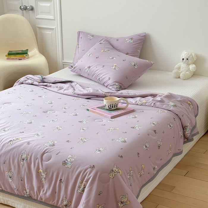 91家纺网 家纺一手货源 找家纺 觅糖家纺 2025新款软糯针织云柔大豆夏被 花蓝小兔