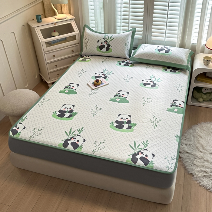 91家纺网 家纺一手货源 找家纺 花言狐语 2025新款真冰藤印花床笠款凉席 可爱熊猫