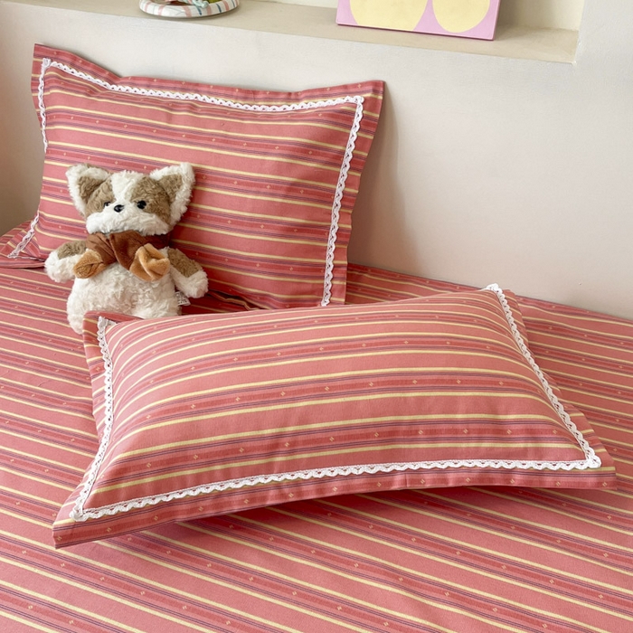 91家纺网 家纺一手货源 找家纺 新印象  2025新款花边老粗布床单款床笠款三件套细条纹-红