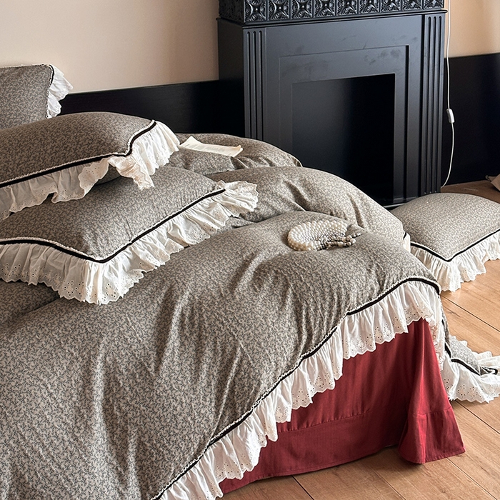 91家纺网 家纺一手货源 找家纺 蓝邻家纺 2025春夏新款全棉纯棉复古双层纱花边织带款四件套 春风细叶