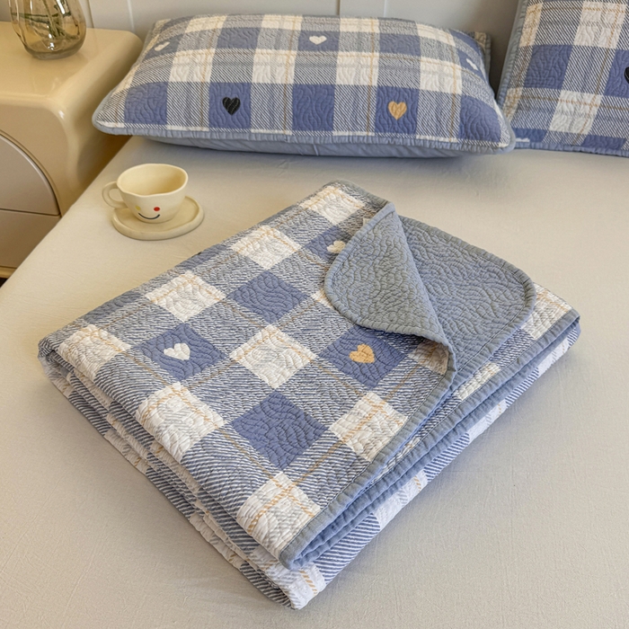 91家纺网 家纺一手货源 找家纺 宜梦家居【需要买家秀请联系老板】 2025新款双面纯棉夹层新疆棉花高温砂洗全棉床盖 爱达拉蓝