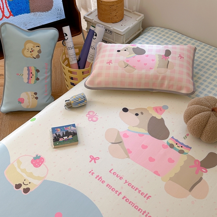 91家纺网 家纺一手货源 找家纺 美乐迪家纺 2025新款碳光凉感冰丝席 蛋糕腊肠狗