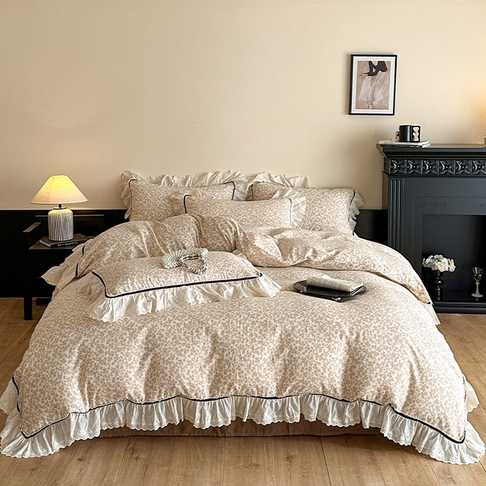 91家纺网 家纺一手货源 找家纺 蓝邻家纺 2025春夏新款全棉纯棉复古双层纱花边织带款四件套 秋之寄语