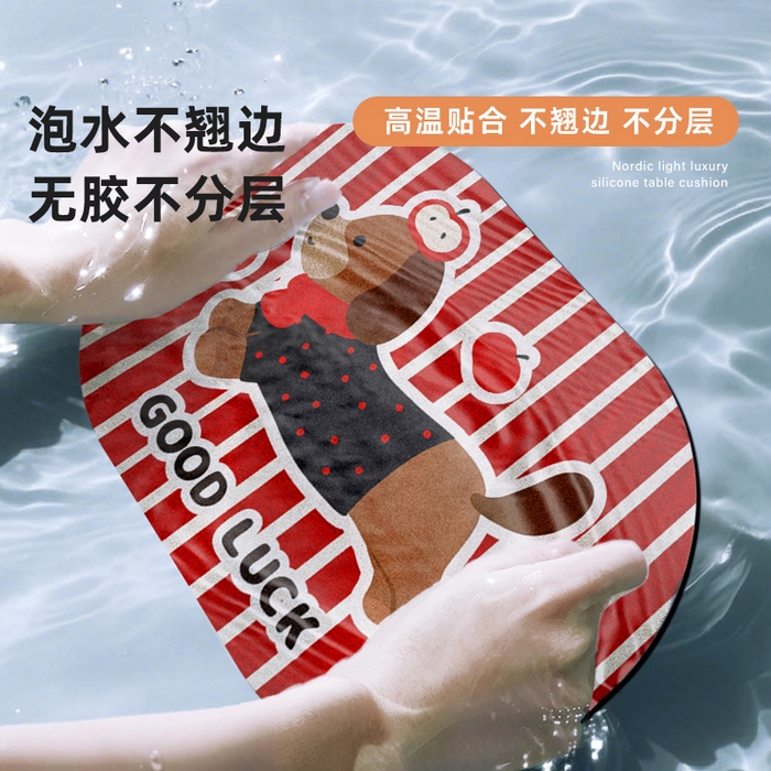 91家纺网 家纺一手货源 找家纺 卡初家居（原微来）2025新款双面防滑浴室硅藻泥地垫-小狗 G-656【苹果小狗】