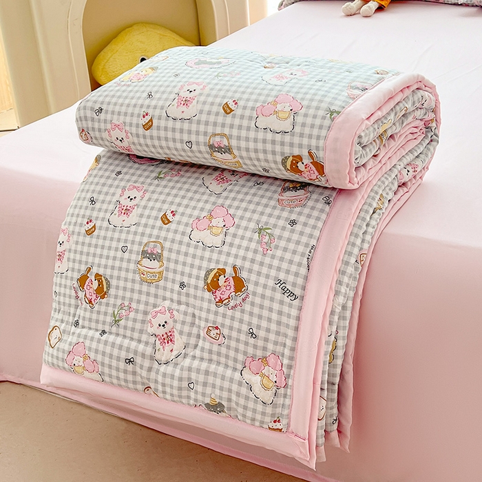 91家纺网 家纺一手货源 找家纺 西域种棉人·千百笠 2025新款A类新疆棉花夏凉被加宽包边水洗棉卡通印花吸湿透气棉花夏被空调被 凌香 童趣