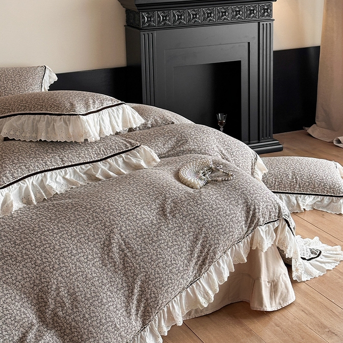 91家纺网 家纺一手货源 找家纺 蓝邻家纺 2025春夏新款全棉纯棉复古双层纱花边织带款四件套 莱茵茶桂