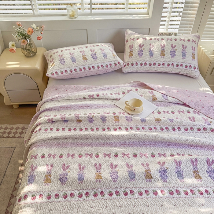 91家纺网 家纺一手货源 找家纺 宜梦家居【需要买家秀请联系老板】 2025新款双面纯棉夹层新疆棉花高温砂洗全棉床盖 踏春小兔