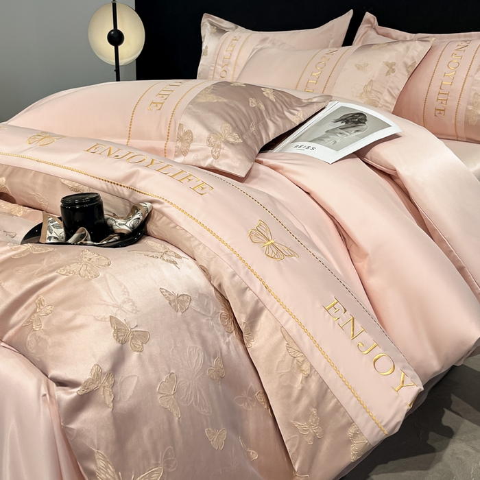 91家纺网 家纺一手货源 找家纺 米彩家纺 2025新款A类水洗真丝金丝浮雕提花绣花四件套 富蝶-粉玉