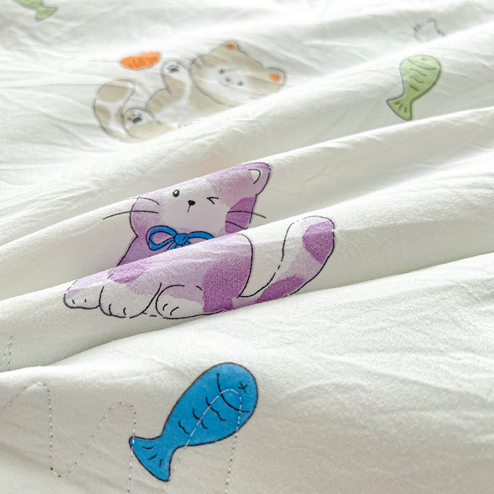 91家纺网 家纺一手货源 找家纺 西域种棉人·千百笠 2025新款A类新疆棉花夏凉被加宽包边水洗棉卡通印花吸湿透气棉花夏被空调被 凌香 许愿猫