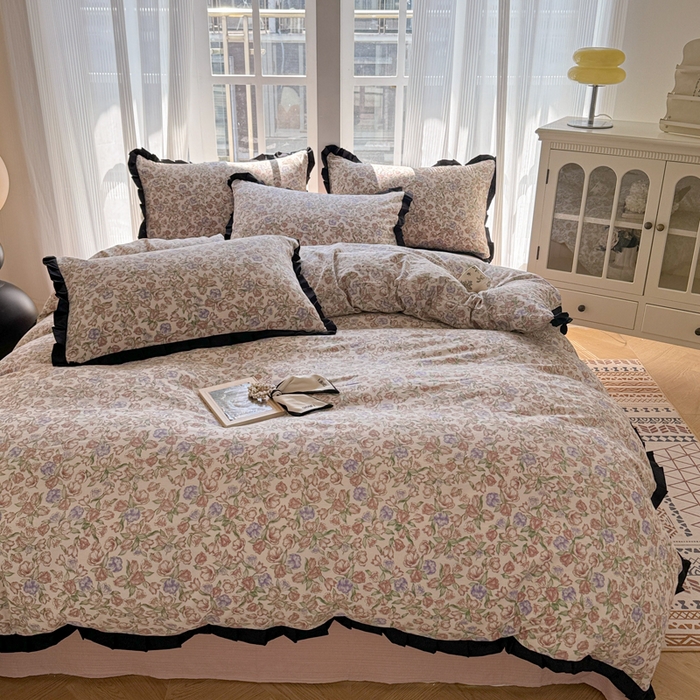 91家纺网 家纺一手货源 找家纺 2025新款黑花边有氧云感m提花针织水洗m双层纱四件套 时光里