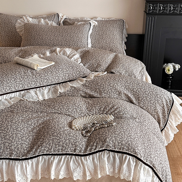 91家纺网 家纺一手货源 找家纺 蓝邻家纺 2025春夏新款全棉纯棉复古双层纱花边织带款四件套 莱茵茶桂