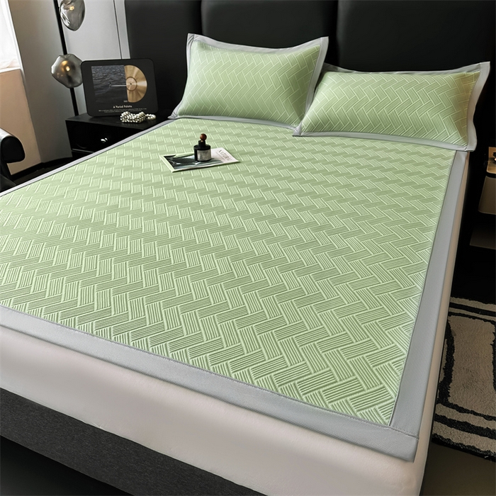 91家纺网 家纺一手货源 找家纺 雯豆家纺 2025夏季新款PE中分子凉感凉席三件套冰丝凉感席子纯色素色成人平铺绑带款 简尚-千草绿