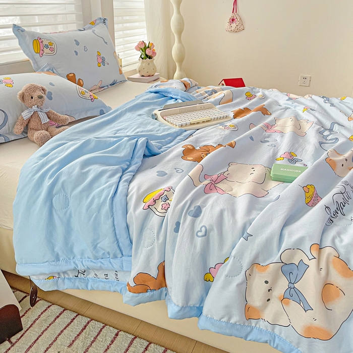 91家纺网 家纺一手货源 找家纺 富艺隆 2025新款水洗棉印花夏被 小猫逃离记