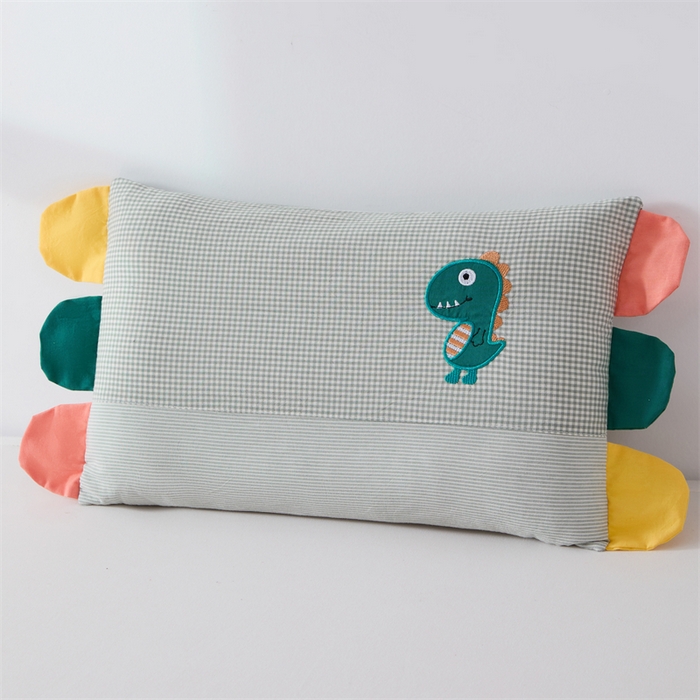91家纺网 家纺一手货源 找家纺 大熊枕芯  2025新款贴布绣全棉水洗棉儿童荞麦枕 贴布绣-恐龙灰（枕套+羽丝绒内胆30*50cm）